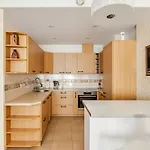 Fully Equipped, Furnished Cozy Flat Center Lägenhet *