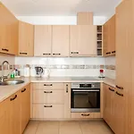 Butas Fully Equipped, Furnished Cozy Flat Center *